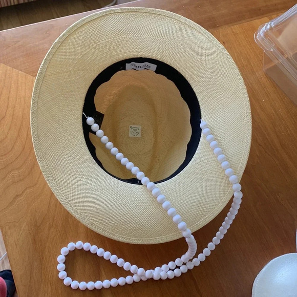 Like new MAISON MICHEL Henrietta faux pearl straw hat in white size medium - Picture 9 of 10